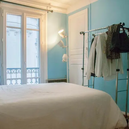 Διαμέρισμα Apt For 4 With Balcony In The Heart Of Paris *