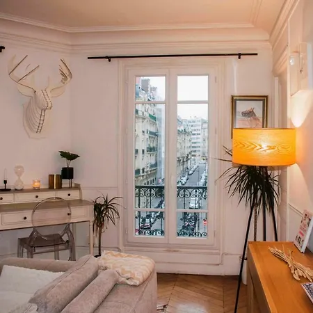 Apt For 4 With Balcony In The Heart Of Paris *