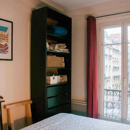 Διαμέρισμα Apt For 4 With Balcony In The Heart Of Paris