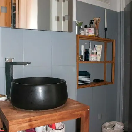 Apt For 4 With Balcony In The Heart Of Paris Διαμέρισμα Παρίσι